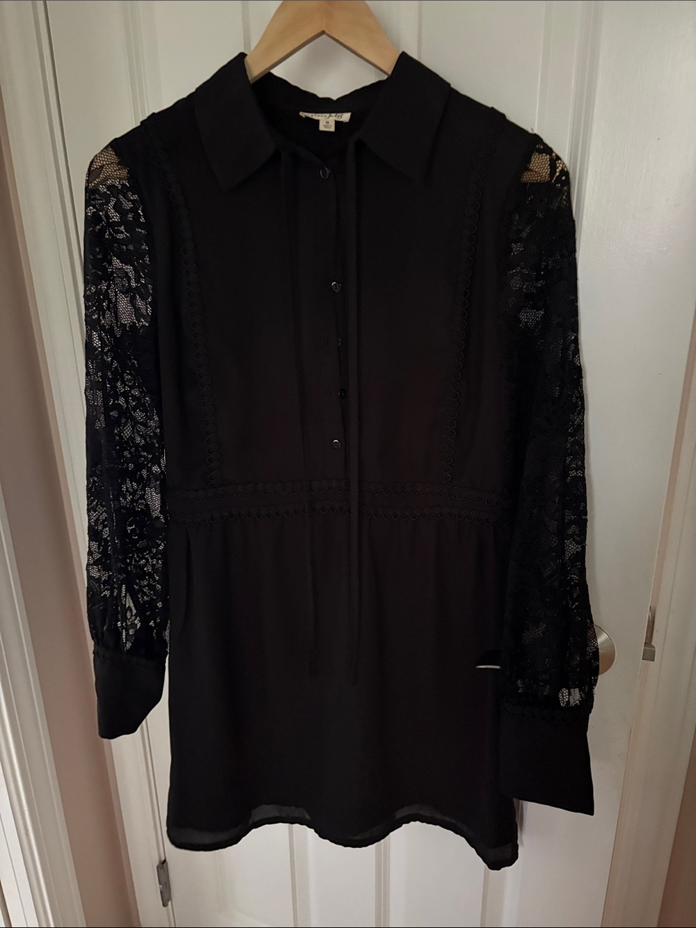 Maison Jules Black Lace-Sleeve Women's Dees- Elegant Button Front